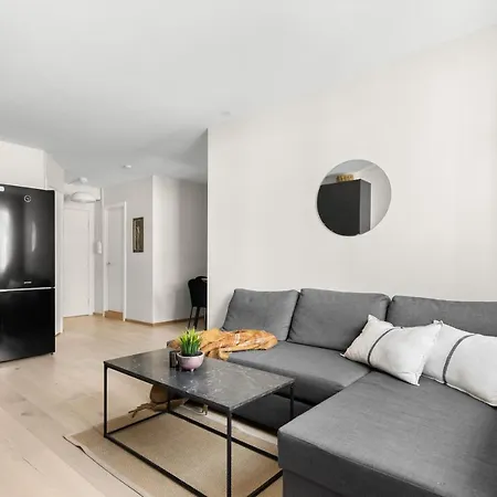 Super In A Luxurious Neighborhood - 5 Pax Apartment